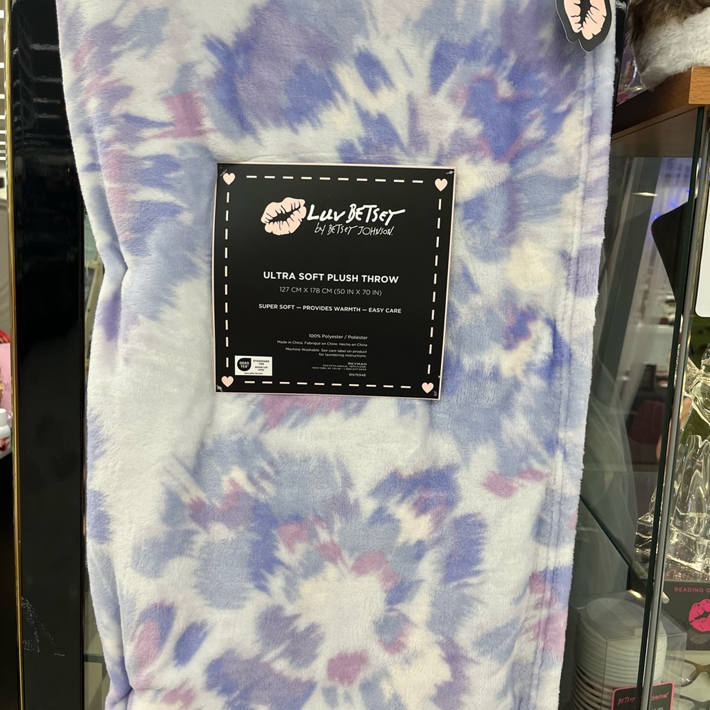 Betsey Johnson extra soft blanket